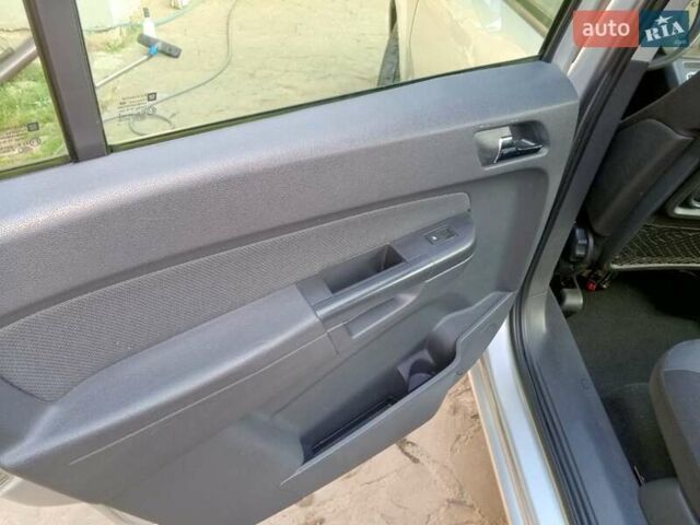 Серый Опель Зафира, объемом двигателя 1.6 л и пробегом 240 тыс. км за 5300 $, фото 13 на Automoto.ua