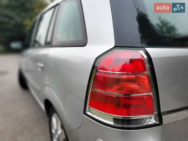 Сірий Опель Зафіра, об'ємом двигуна 1.8 л та пробігом 192 тис. км за 5700 $, фото 12 на Automoto.ua