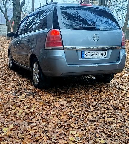 Сірий Опель Зафіра, об'ємом двигуна 1.6 л та пробігом 300 тис. км за 4950 $, фото 5 на Automoto.ua