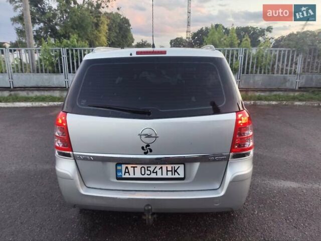 Серый Опель Зафира, объемом двигателя 1.9 л и пробегом 320 тыс. км за 4999 $, фото 1 на Automoto.ua
