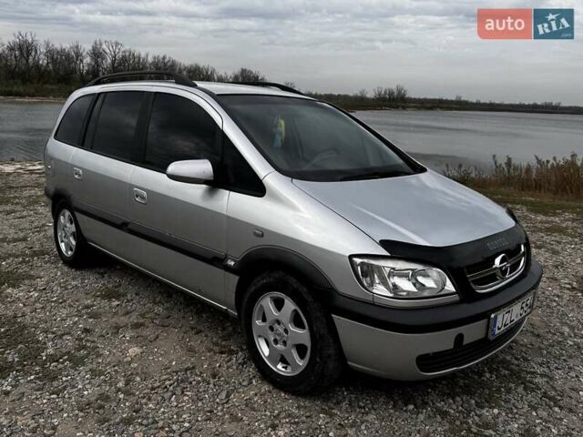 Серый Опель Зафира, объемом двигателя 2 л и пробегом 400 тыс. км за 3000 $, фото 2 на Automoto.ua