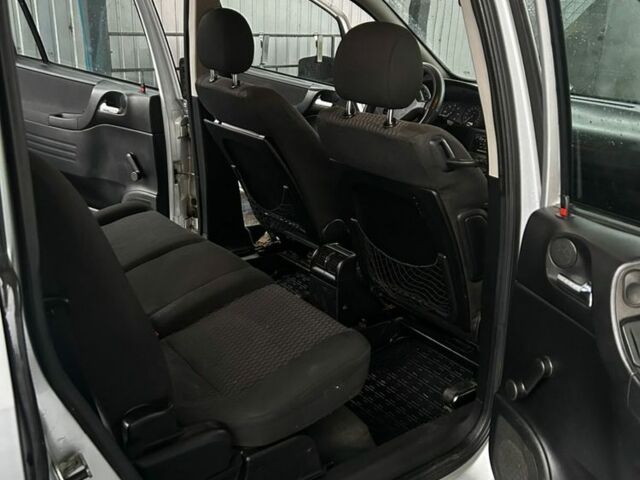 Серый Опель Зафира, объемом двигателя 2.2 л и пробегом 460 тыс. км за 4200 $, фото 3 на Automoto.ua