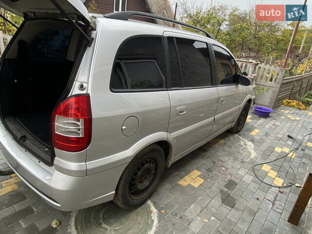 Серый Опель Зафира, объемом двигателя 2.2 л и пробегом 265 тыс. км за 5250 $, фото 37 на Automoto.ua