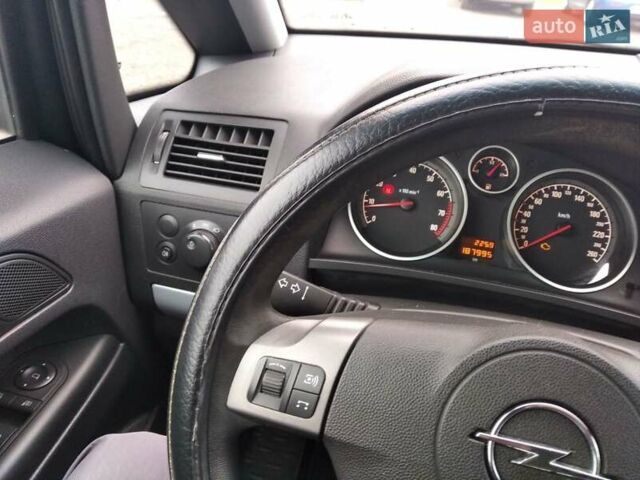 Серый Опель Зафира, объемом двигателя 1.6 л и пробегом 190 тыс. км за 6500 $, фото 8 на Automoto.ua