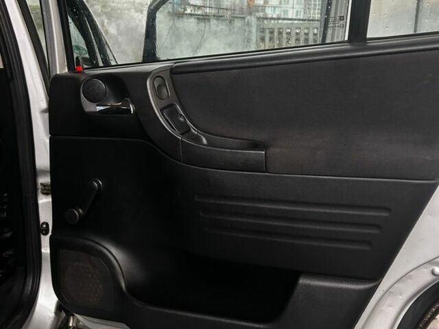 Серый Опель Зафира, объемом двигателя 2.2 л и пробегом 460 тыс. км за 4200 $, фото 4 на Automoto.ua