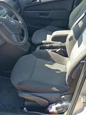 Серый Опель Зафира, объемом двигателя 1.6 л и пробегом 265 тыс. км за 5450 $, фото 8 на Automoto.ua