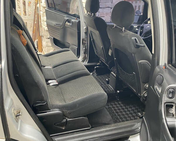 Серый Опель Зафира, объемом двигателя 2.2 л и пробегом 265 тыс. км за 5250 $, фото 23 на Automoto.ua