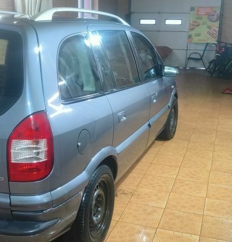 Серый Опель Зафира, объемом двигателя 1.6 л и пробегом 244 тыс. км за 2950 $, фото 9 на Automoto.ua