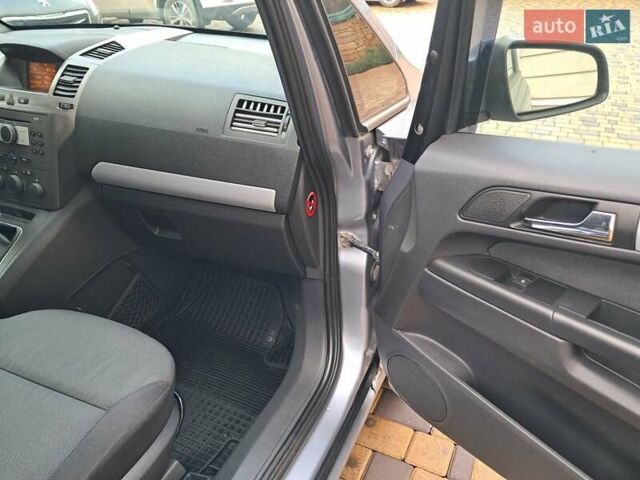 Серый Опель Зафира, объемом двигателя 1.9 л и пробегом 278 тыс. км за 4500 $, фото 46 на Automoto.ua