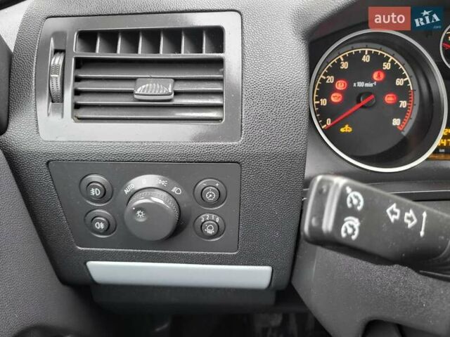 Сірий Опель Зафіра, об'ємом двигуна 1.8 л та пробігом 192 тис. км за 5700 $, фото 31 на Automoto.ua