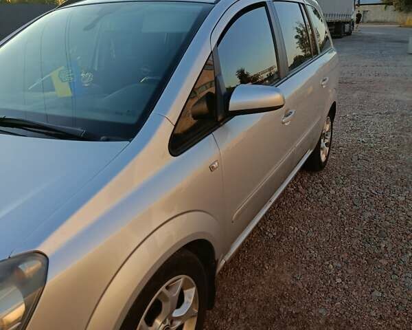 Сірий Опель Зафіра, об'ємом двигуна 1.8 л та пробігом 307 тис. км за 4900 $, фото 4 на Automoto.ua