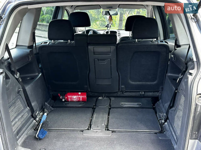 Серый Опель Зафира, объемом двигателя 2.2 л и пробегом 226 тыс. км за 5300 $, фото 13 на Automoto.ua