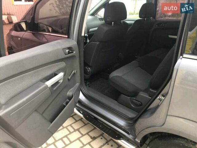 Серый Опель Зафира, объемом двигателя 1.6 л и пробегом 225 тыс. км за 5600 $, фото 2 на Automoto.ua