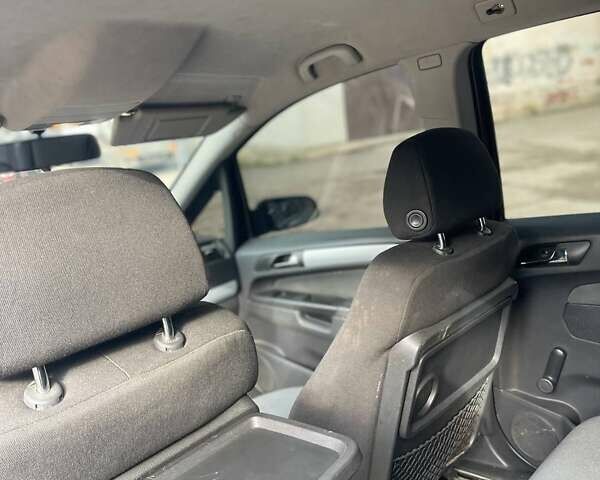 Серый Опель Зафира, объемом двигателя 1.91 л и пробегом 390 тыс. км за 4450 $, фото 6 на Automoto.ua