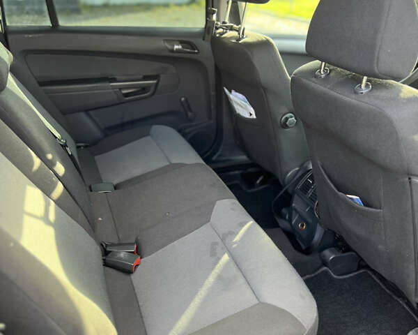 Серый Опель Зафира, объемом двигателя 1.9 л и пробегом 326 тыс. км за 4750 $, фото 7 на Automoto.ua