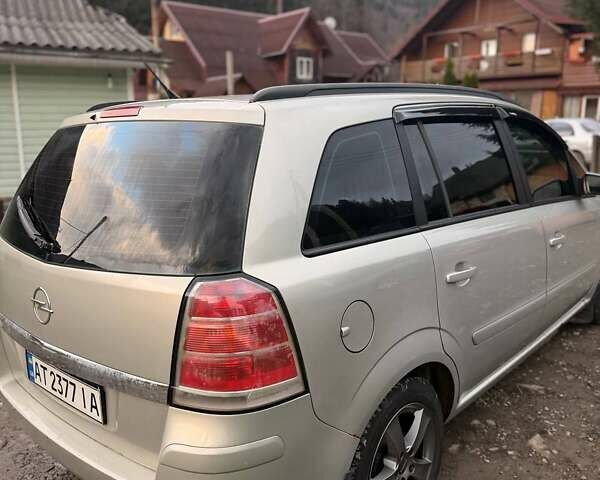 Серый Опель Зафира, объемом двигателя 1.91 л и пробегом 225 тыс. км за 4400 $, фото 4 на Automoto.ua