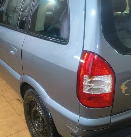 Серый Опель Зафира, объемом двигателя 1.6 л и пробегом 244 тыс. км за 2950 $, фото 3 на Automoto.ua