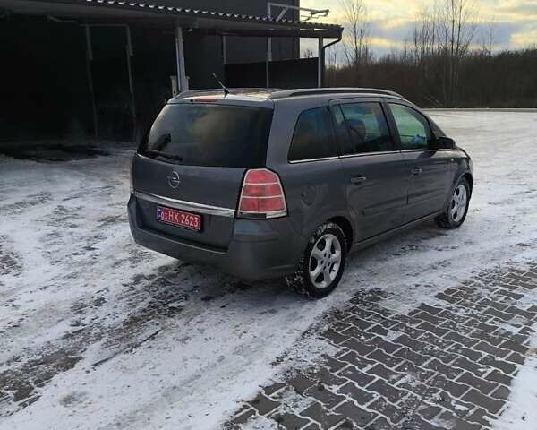 Серый Опель Зафира, объемом двигателя 1.6 л и пробегом 224 тыс. км за 4700 $, фото 4 на Automoto.ua