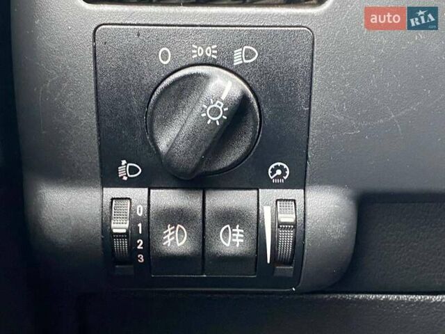 Серый Опель Зафира, объемом двигателя 1.8 л и пробегом 267 тыс. км за 4790 $, фото 20 на Automoto.ua