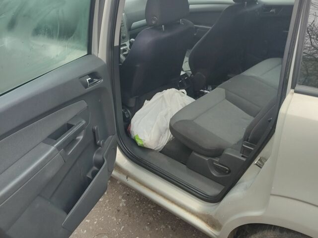 Сірий Опель Зафіра, об'ємом двигуна 1.9 л та пробігом 410 тис. км за 2850 $, фото 4 на Automoto.ua