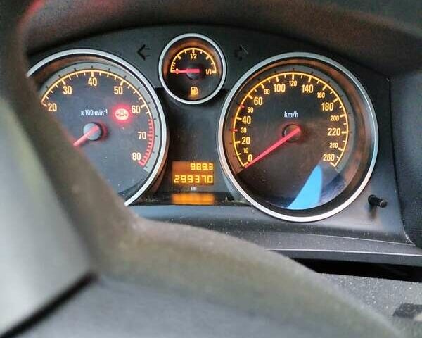 Серый Опель Зафира, объемом двигателя 1.6 л и пробегом 299 тыс. км за 4300 $, фото 2 на Automoto.ua