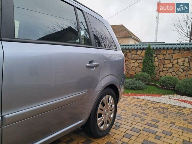 Серый Опель Зафира, объемом двигателя 1.9 л и пробегом 278 тыс. км за 4500 $, фото 60 на Automoto.ua