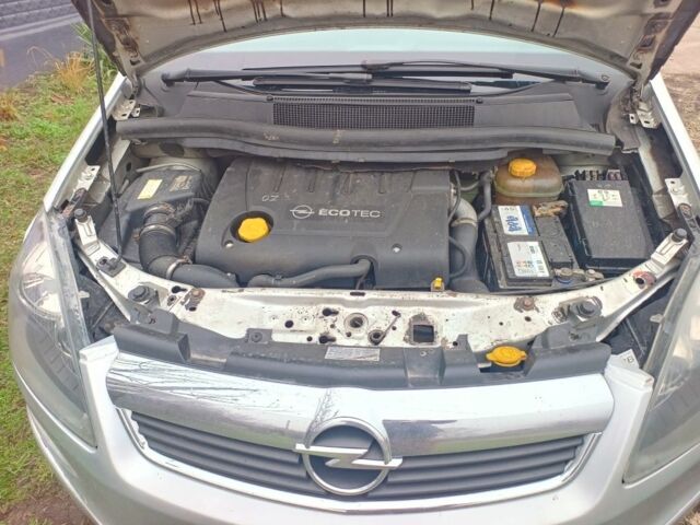 Серый Опель Зафира, объемом двигателя 1.9 л и пробегом 471 тыс. км за 4999 $, фото 6 на Automoto.ua