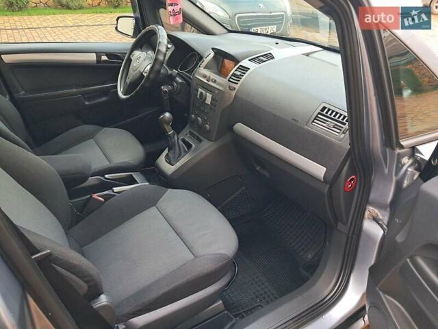 Серый Опель Зафира, объемом двигателя 1.9 л и пробегом 278 тыс. км за 4500 $, фото 43 на Automoto.ua