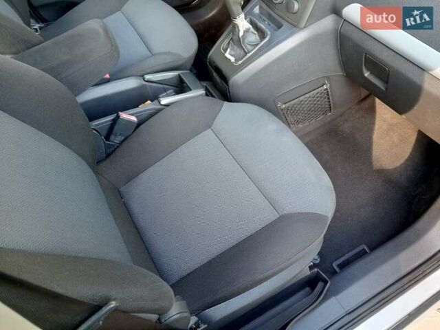 Серый Опель Зафира, объемом двигателя 1.6 л и пробегом 240 тыс. км за 5300 $, фото 5 на Automoto.ua