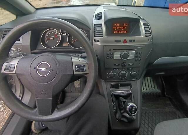 Опель Зафира 2005 в Черкассах на Automoto.ua Серый Опель Зафира, объемом двигателя 1.6 л и пробегом 147 тыс. км за 5500 $, фото 7 на Automoto.ua