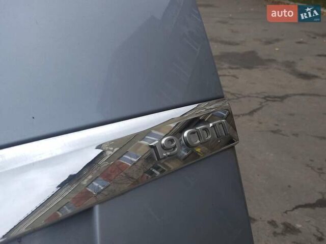 Опель Зафира 2005 в Львове на Automoto.ua Серый Опель Зафира, объемом двигателя 1.91 л и пробегом 322 тыс. км за 4750 $, фото 2 на Automoto.ua