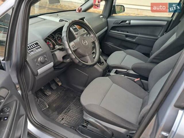 Серый Опель Зафира, объемом двигателя 1.9 л и пробегом 278 тыс. км за 4500 $, фото 47 на Automoto.ua