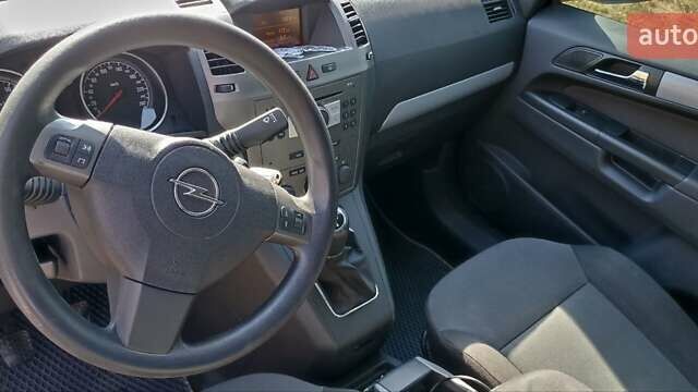 Серый Опель Зафира, объемом двигателя 1.6 л и пробегом 265 тыс. км за 5450 $, фото 7 на Automoto.ua