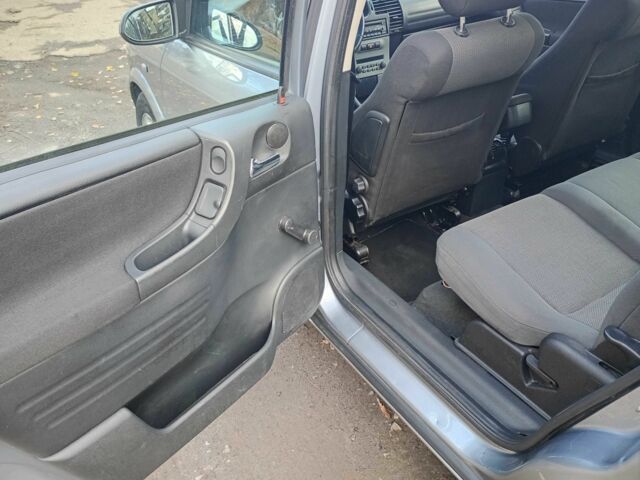 Сірий Опель Зафіра, об'ємом двигуна 2 л та пробігом 267 тис. км за 2600 $, фото 8 на Automoto.ua