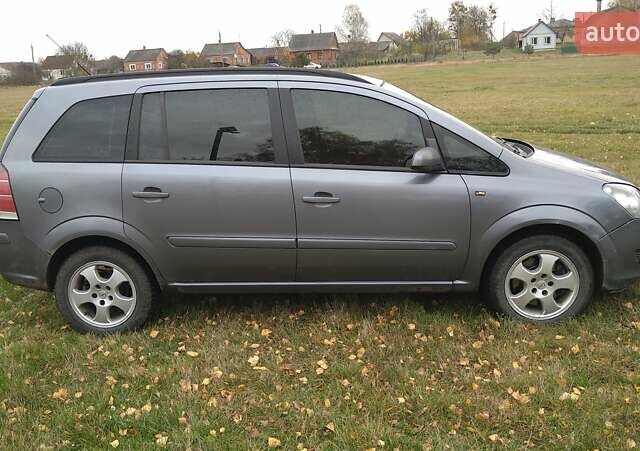 Серый Опель Зафира, объемом двигателя 1.91 л и пробегом 380 тыс. км за 3700 $, фото 3 на Automoto.ua