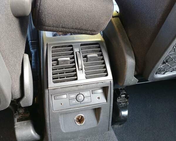 Серый Опель Зафира, объемом двигателя 1.6 л и пробегом 240 тыс. км за 5300 $, фото 12 на Automoto.ua