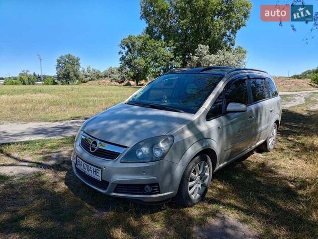 Серый Опель Зафира, объемом двигателя 2.2 л и пробегом 227 тыс. км за 6000 $, фото 6 на Automoto.ua