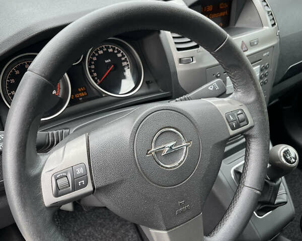 Сірий Опель Зафіра, об'ємом двигуна 1.6 л та пробігом 210 тис. км за 4950 $, фото 26 на Automoto.ua