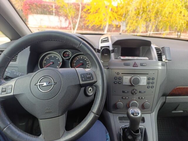 Серый Опель Зафира, объемом двигателя 1.9 л и пробегом 100 тыс. км за 2650 $, фото 7 на Automoto.ua