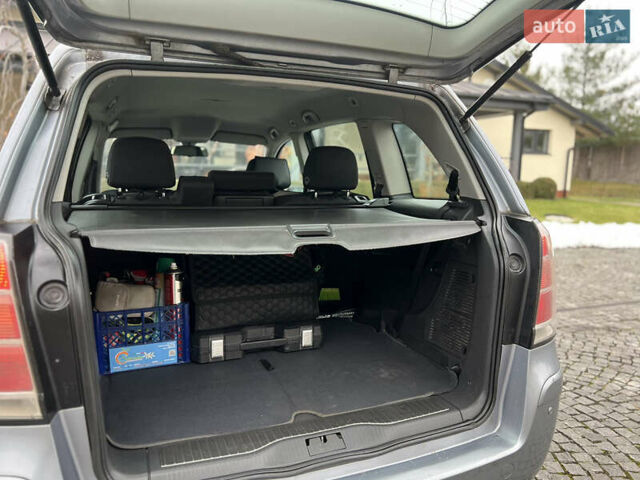 Серый Опель Зафира, объемом двигателя 1.9 л и пробегом 275 тыс. км за 4900 $, фото 18 на Automoto.ua