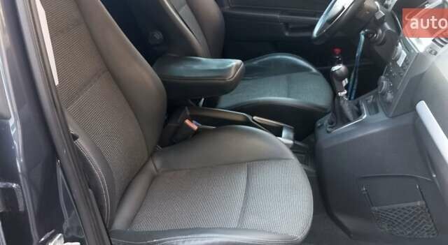 Серый Опель Зафира, объемом двигателя 1.8 л и пробегом 232 тыс. км за 5400 $, фото 32 на Automoto.ua