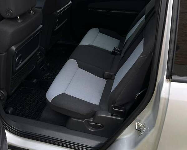 Серый Опель Зафира, объемом двигателя 1.8 л и пробегом 218 тыс. км за 4999 $, фото 35 на Automoto.ua