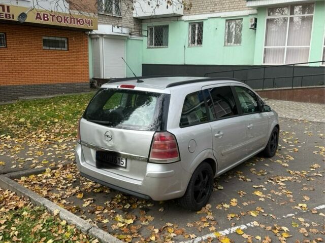 Серый Опель Зафира, объемом двигателя 1.9 л и пробегом 340 тыс. км за 3200 $, фото 6 на Automoto.ua