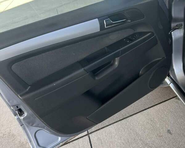 Серый Опель Зафира, объемом двигателя 1.6 л и пробегом 300 тыс. км за 4300 $, фото 8 на Automoto.ua