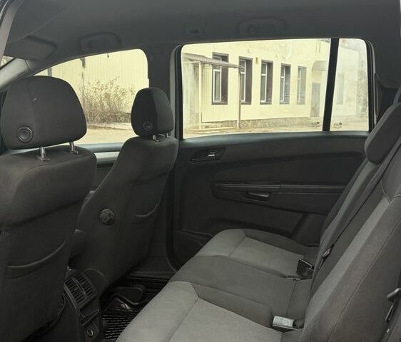 Серый Опель Зафира, объемом двигателя 2 л и пробегом 300 тыс. км за 2950 $, фото 16 на Automoto.ua