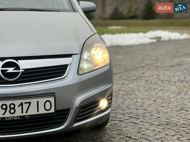 Серый Опель Зафира, объемом двигателя 1.9 л и пробегом 275 тыс. км за 4900 $, фото 4 на Automoto.ua