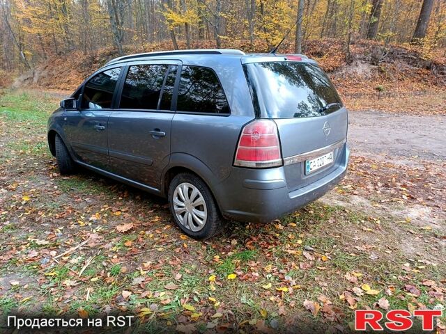 Серый Опель Зафира, объемом двигателя 1.9 л и пробегом 361 тыс. км за 4200 $, фото 3 на Automoto.ua