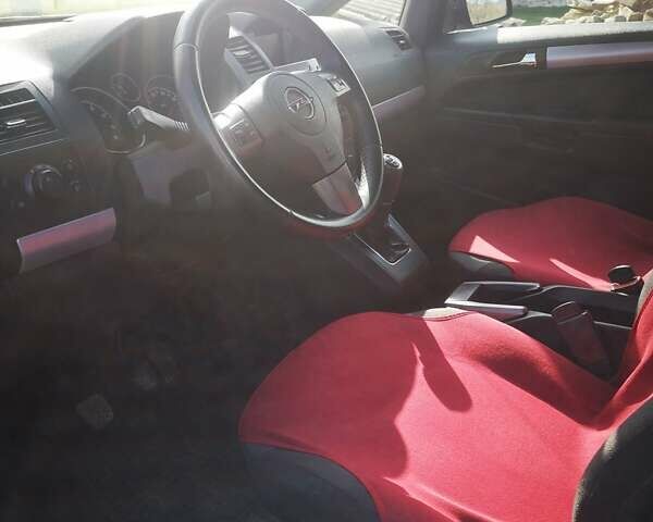 Серый Опель Зафира, объемом двигателя 1.6 л и пробегом 186 тыс. км за 5350 $, фото 2 на Automoto.ua