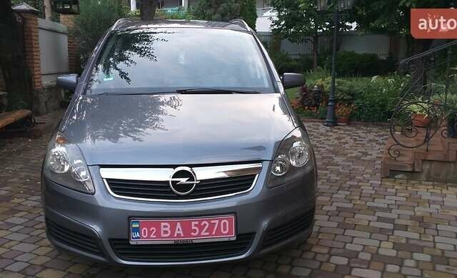 Серый Опель Зафира, объемом двигателя 1.6 л и пробегом 211 тыс. км за 5400 $, фото 1 на Automoto.ua