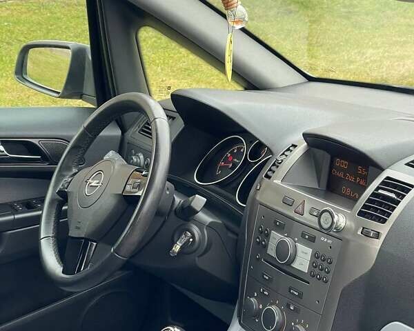 Серый Опель Зафира, объемом двигателя 1.8 л и пробегом 218 тыс. км за 4999 $, фото 30 на Automoto.ua